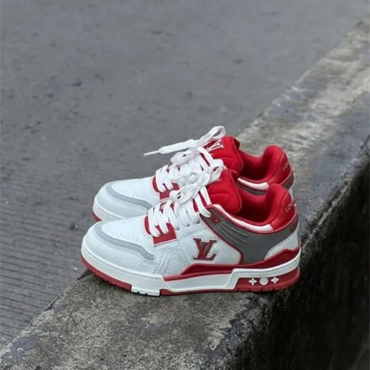 Tenis blanco rojo urbano de la categoría Tenis importados en Busos Medellín