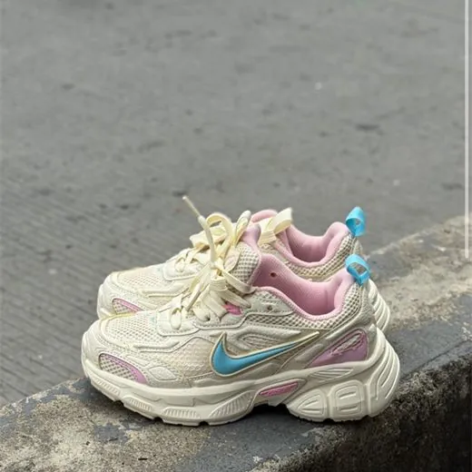 Tenis cream rosa azul de la categoría Tenis importados en Busos Medellín