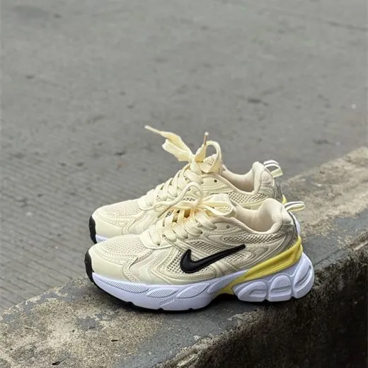 Tenis cream amarillo negro de la categoría Tenis importados en Busos Medellín