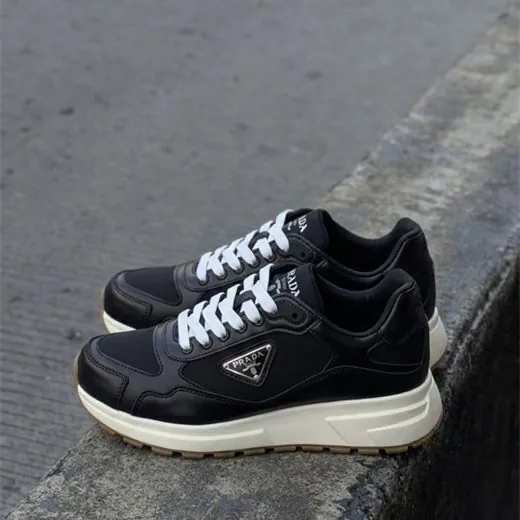 Tenis Prada negro de la categoría Tenis importados en Busos Medellín